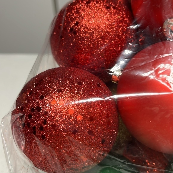 Ornaments 70 Total Gold , Red , Green Shatterproof - Picture 4 of 8